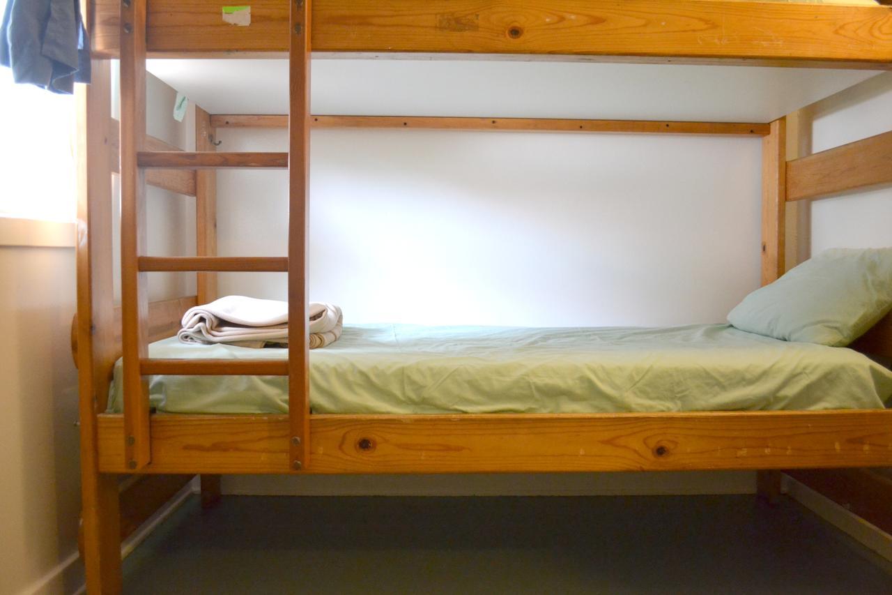 Hi Los Angeles - South Bay Hostel Room photo
